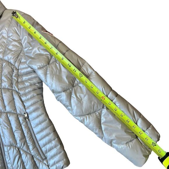 GUESS quilted pearlescent silver puffer jacket - Picture 11 of 16